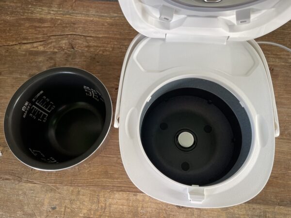 Nồi cơm điện Panasonic SR-KT060 dung tích 0,63L dành cho 2-3 người dùng - Ảnh 3