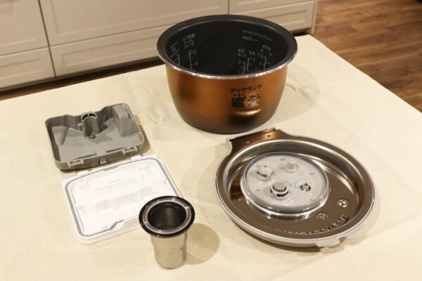 Nồi cơm điện Panasonic SR-VSX181 (1,8L) IH 6 tầng, cảm biến độ tươi của gạo - Ảnh 3