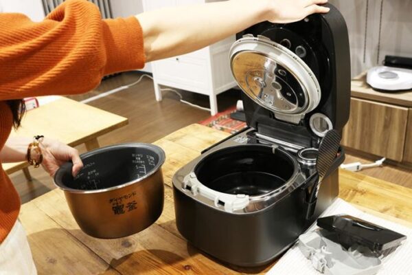 Nồi cơm điện Panasonic SR-VSX181 (1,8L) IH 6 tầng, cảm biến độ tươi của gạo - Ảnh 4