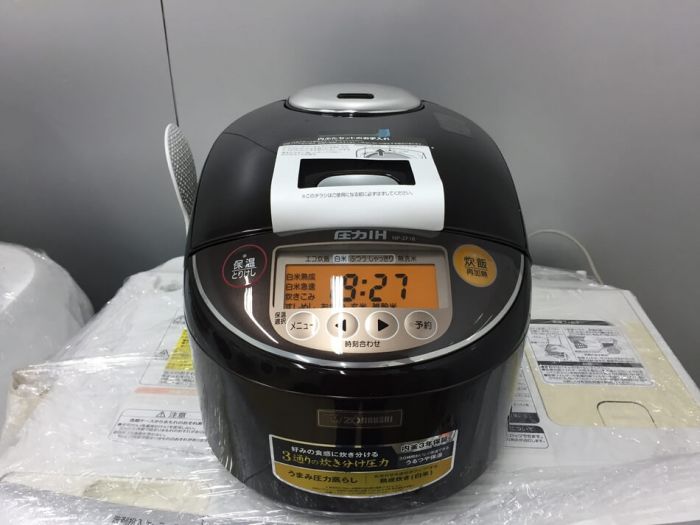 tổng quan nồi cơm điện Zojirushi NP-ZU18-TD