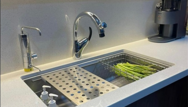 Vòi rửa bát TOTO TKN34PBTA dây vòi kéo dài, nút bấm đầu vòi - Ảnh 2