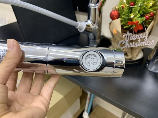 Vòi rửa bát Toto TKS05308J dây rút đầu vòi, tích hợp lõi lọc - Ảnh 3