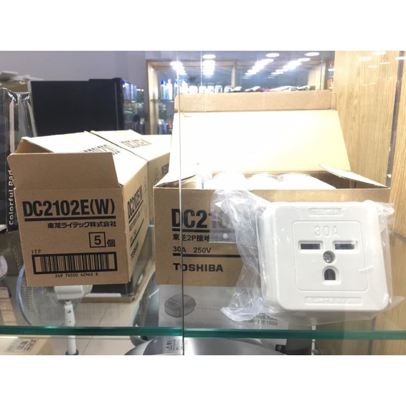 Tổng quan ổ cắm bếp từ Toshiba DC2102E