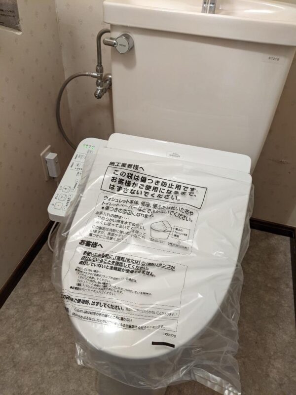 Nắp bệt thông minh Toto TCF2223E điều khiển liền thân, rửa nước nóng, sưởi vành - Ảnh 3