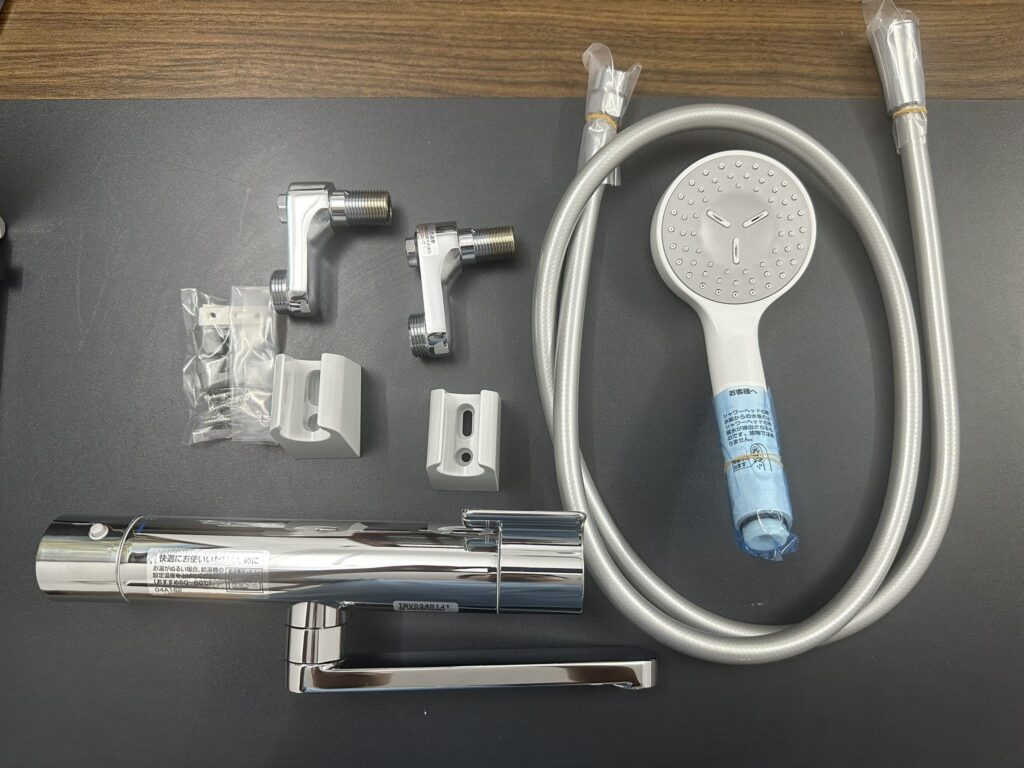 Tổng quan sen tắm Toto TBV03401J1